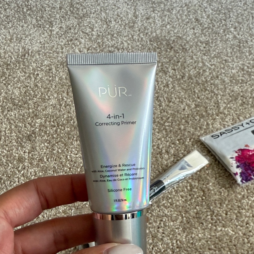 PÜR Correcting Primer with Silver Accents